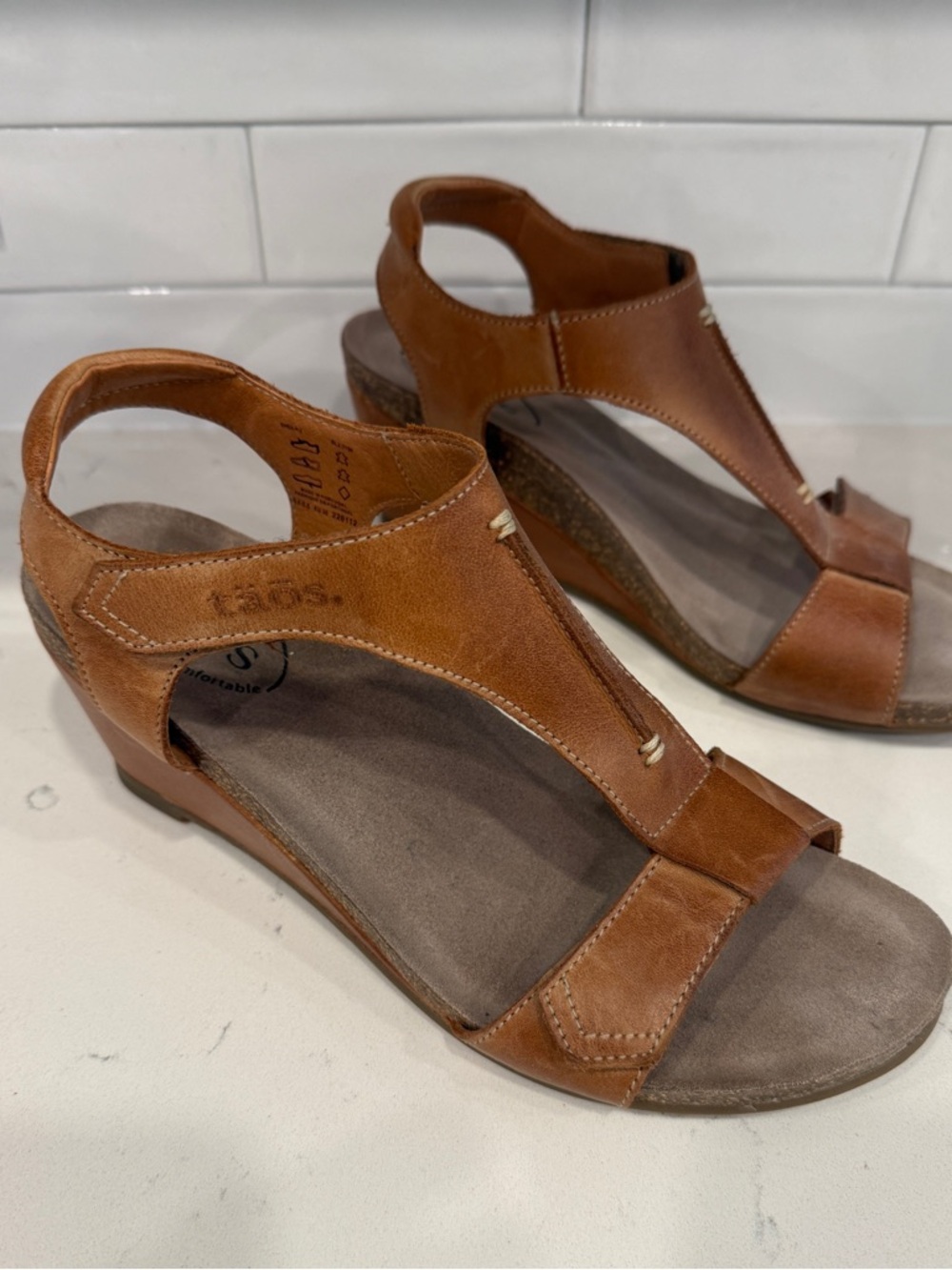 Taos Footwear Sheila 2 Caramel Tan Leather T-Strap Wedge Sandals Excellent EU 39